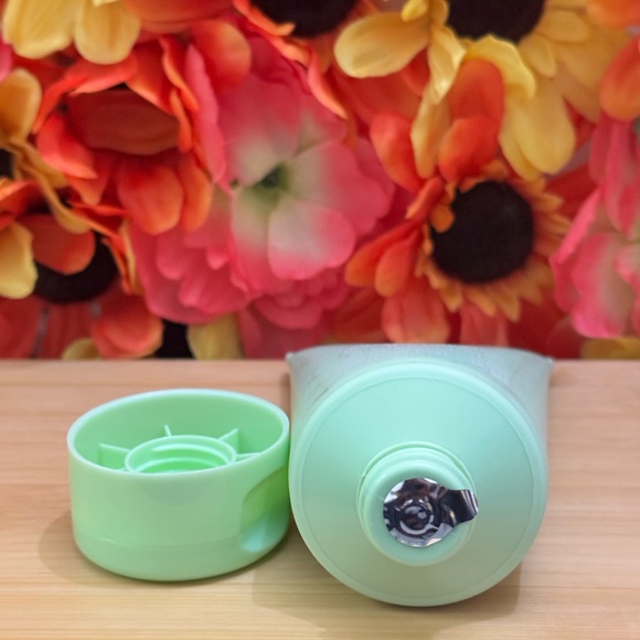 Glow Recipe Avocado Ceramide Cleanser with Green Packaging - Picture 6 of 8